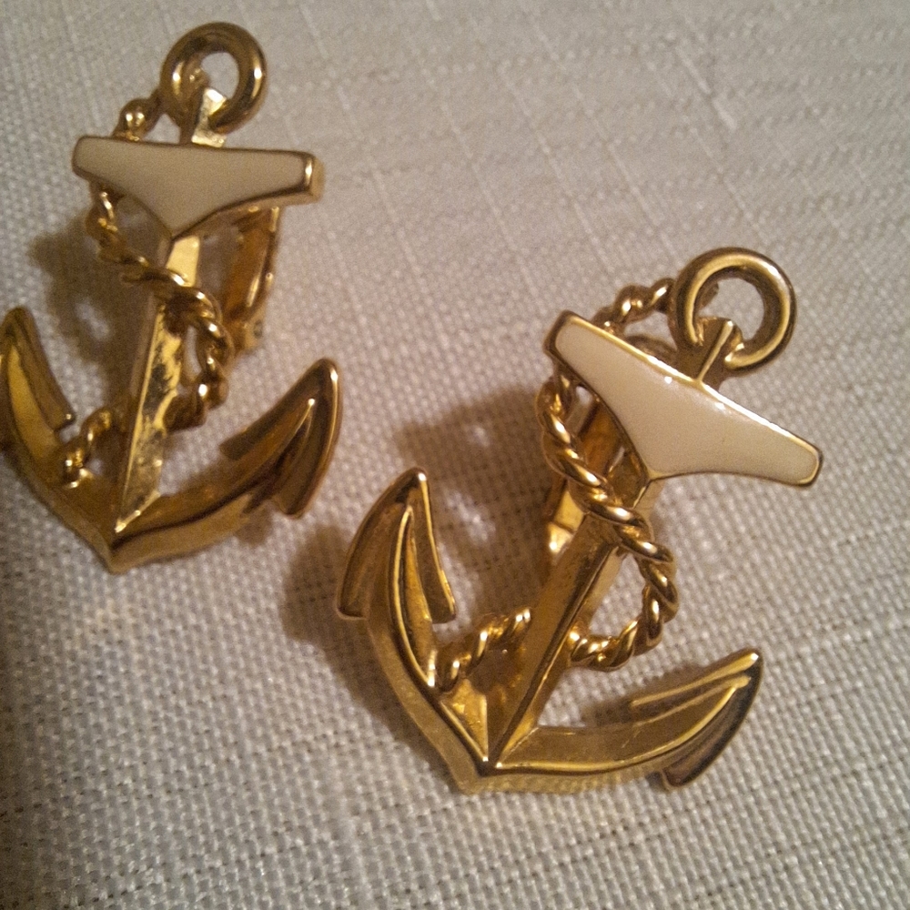 Avon Anchors Aweigh White Enamel Clip Earrings Goldtone Nautical 90s with Box